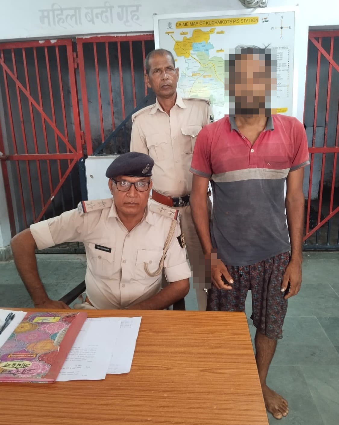 कुचायकोट में पत्नी की हत्या के मामले में आरोपित पति गिरफ्तार, हत्या में इस्तेमाल गड़ासी बरामद