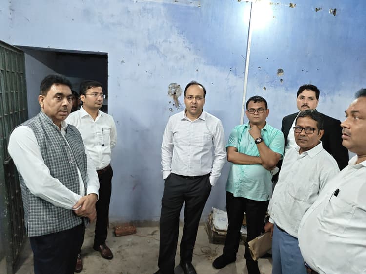 नये भवन निर्माण के लिए प्राक्कलन तैयार करें - डीएम