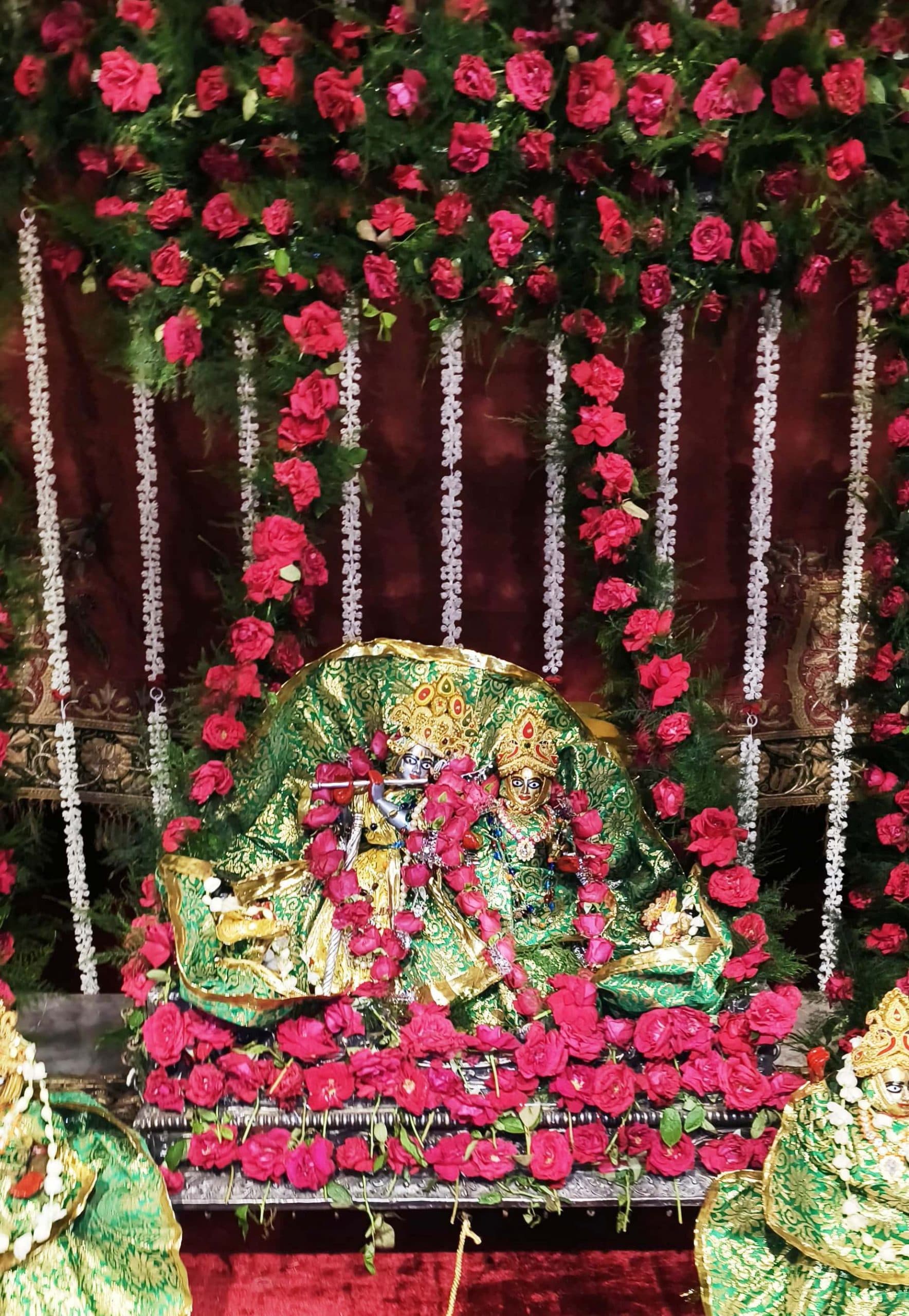 झूलनोत्सव के साथ प्रेम मंदिर में बहने लगी भक्ति की बयार