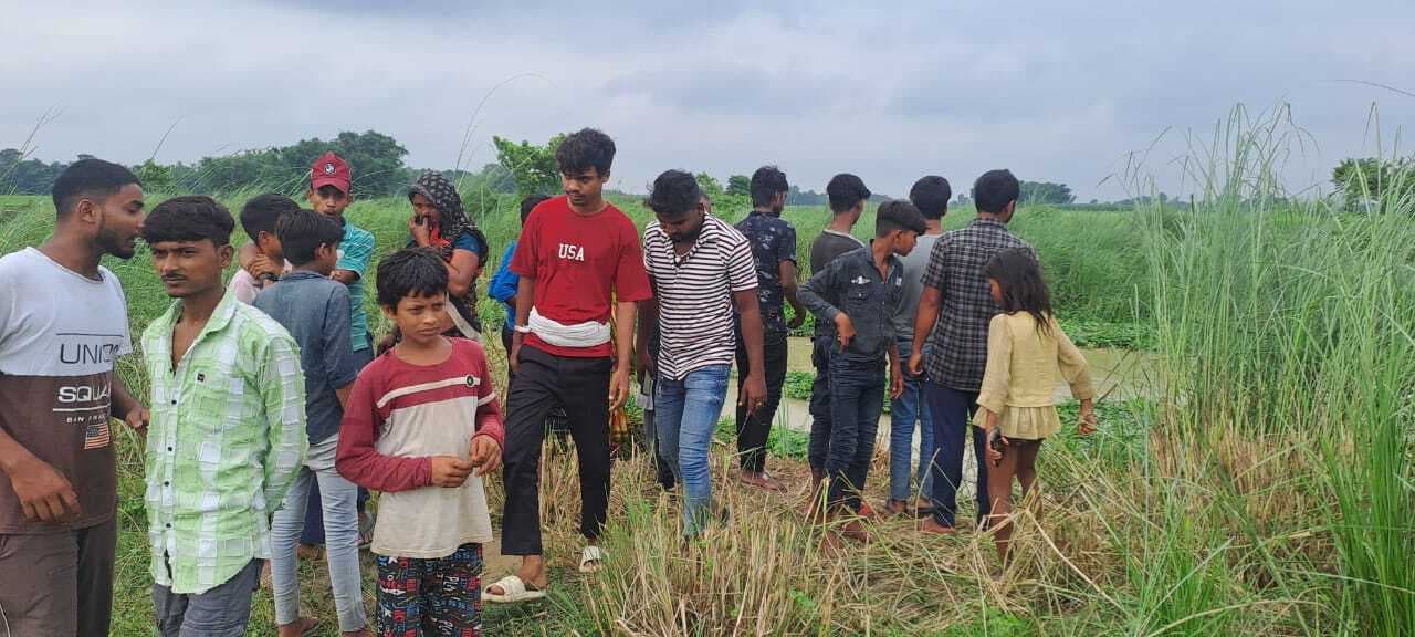 सुरसर नदी से अज्ञात युवक का शव बरामद, हत्या की आशंका