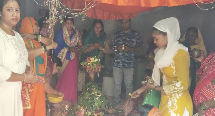 सावन की तीसरी सोमवारी को उमड़ी शिवालयों में श्रद्धालुओं की भीड़