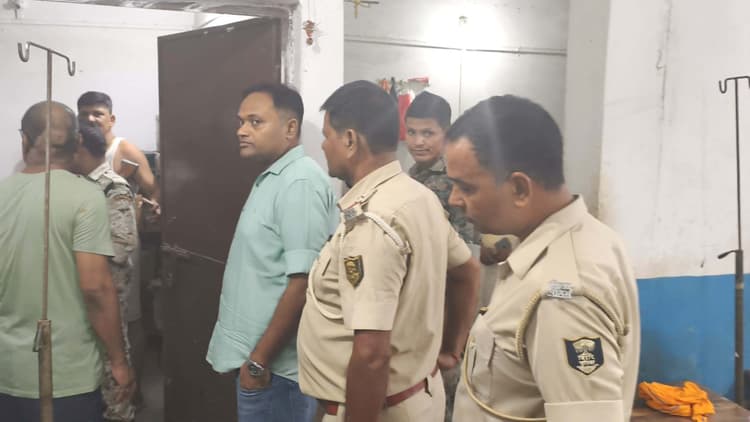 सील होने के बावजूद अवैध क्लिनिक में हुआ ऑपरेशन, अधिकारी फेंक रहे एक-दूसरे पर