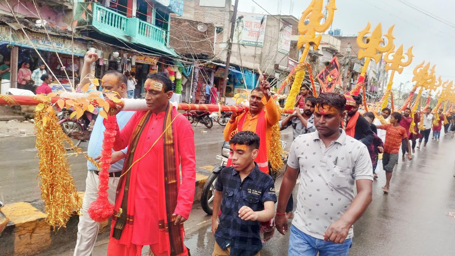 Samastipur News:208 फुट लम्बा कांवड़ के साथ निकाली गयी जलाभिषेक यात्रा