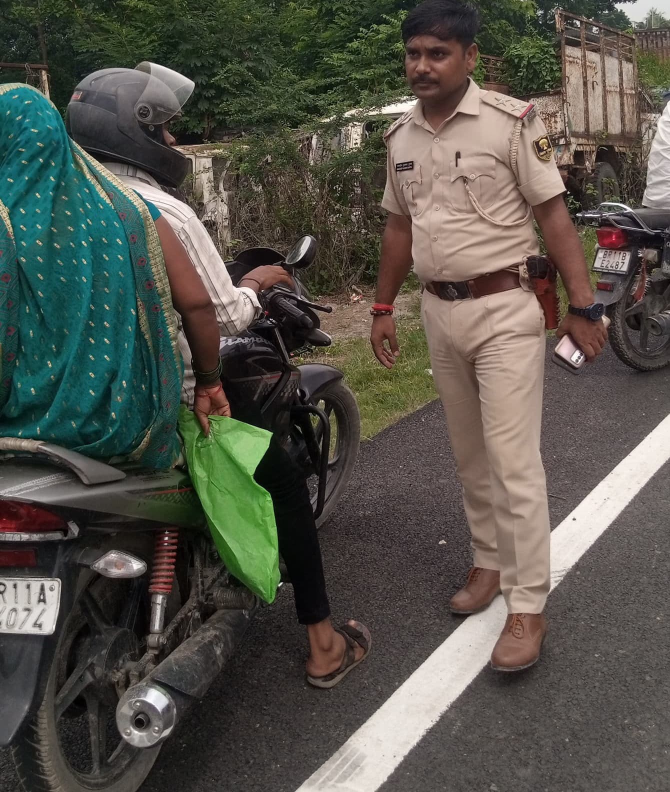 विशेष चेकिंग अभियान में दर्जनों वाहनों की हुई जांच