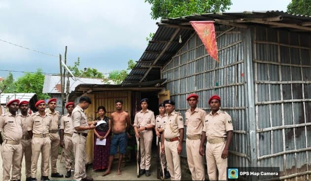 आरोपित के घरों में इश्तेहार चिपकाया व कुर्की भी की