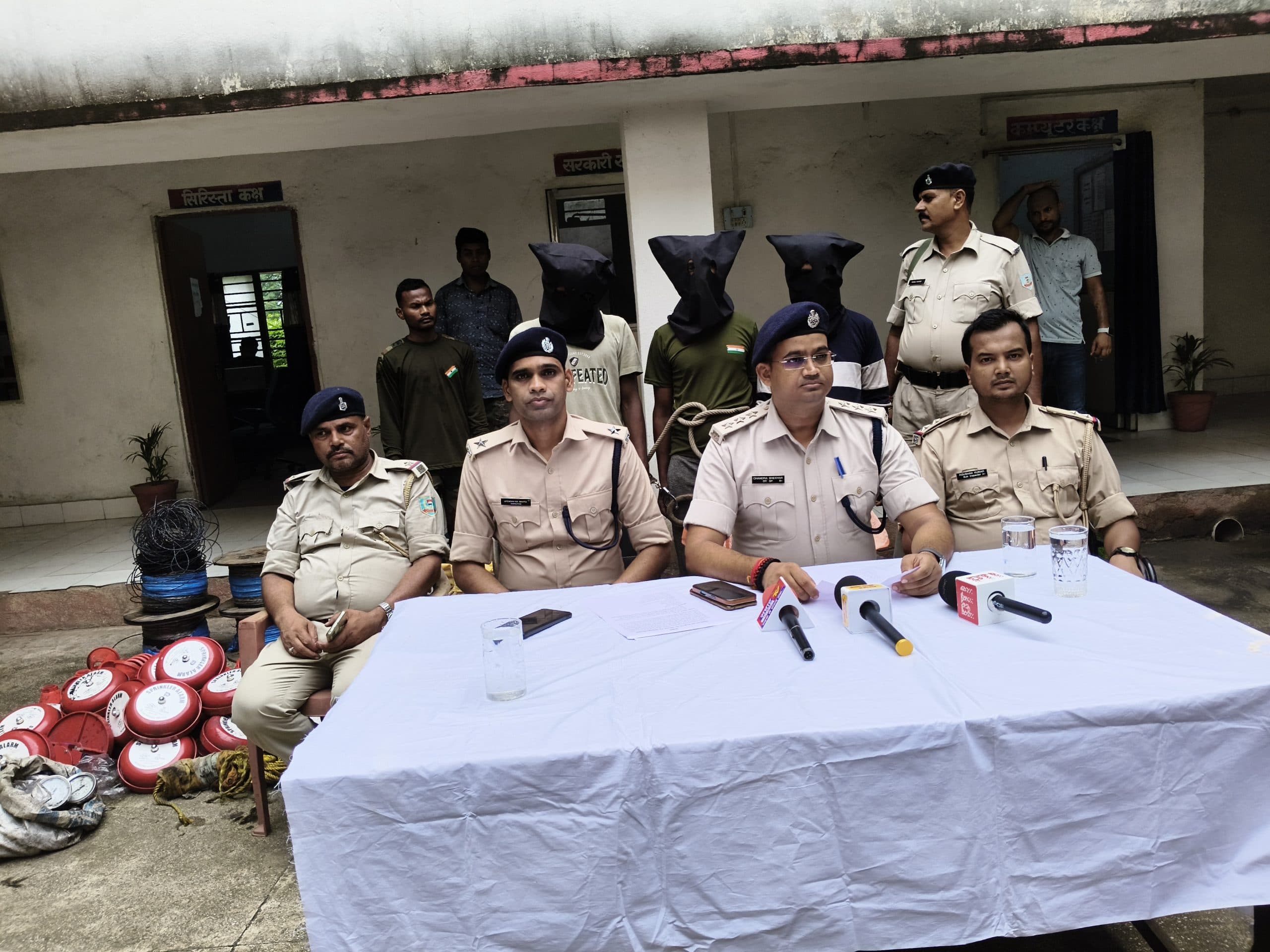 तीन शातिर चोर को पुलिस ने गिरफ्तार कर भेजा जेल
