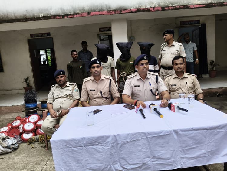 तीन शातिर चोर को पुलिस ने गिरफ्तार कर भेजा जेल