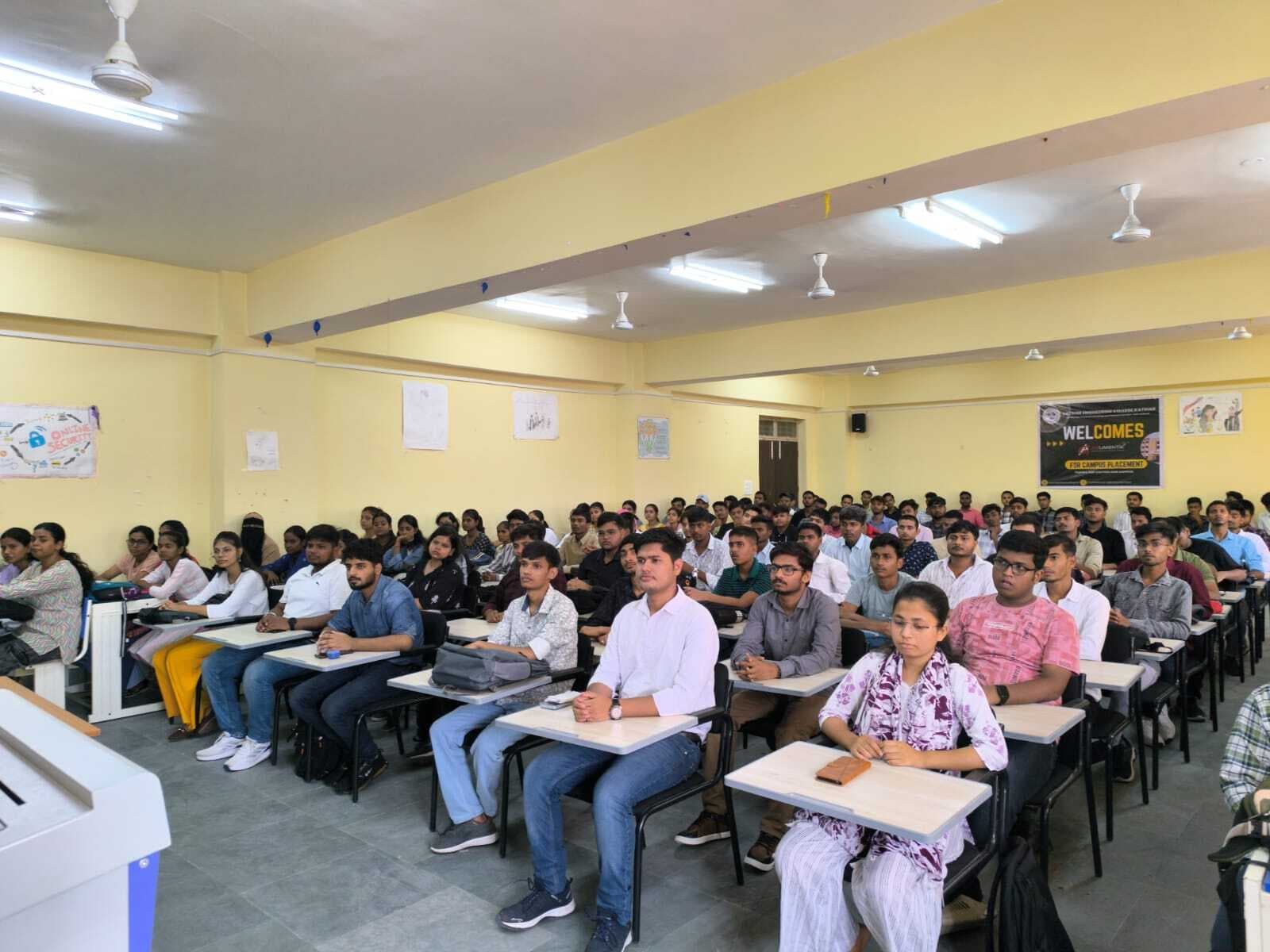 नया सत्र, बीटेक के छात्र अनुशासन में रहकर करें पढ़ाई, प्राचार्य