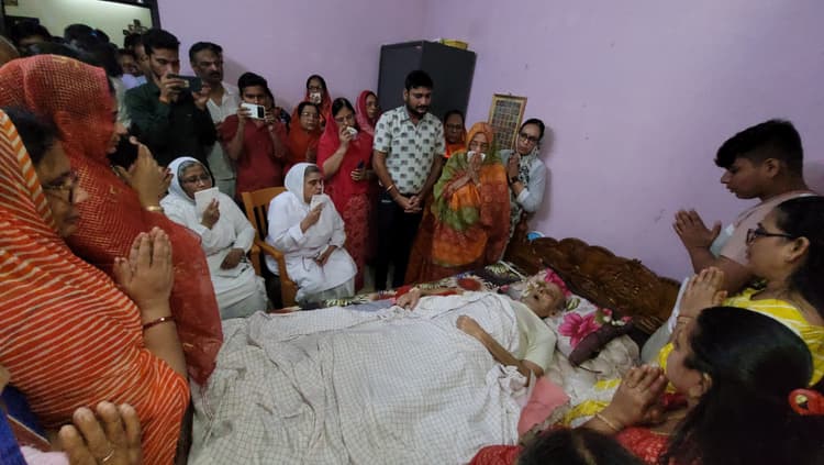 संतोष चंद ने लिया कठिन तपस्या संथारा का व्रत