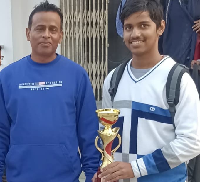 शतरंज  प्रतियोगिता में शिवम मिश्रा ने जिले का नाम किया रोशन