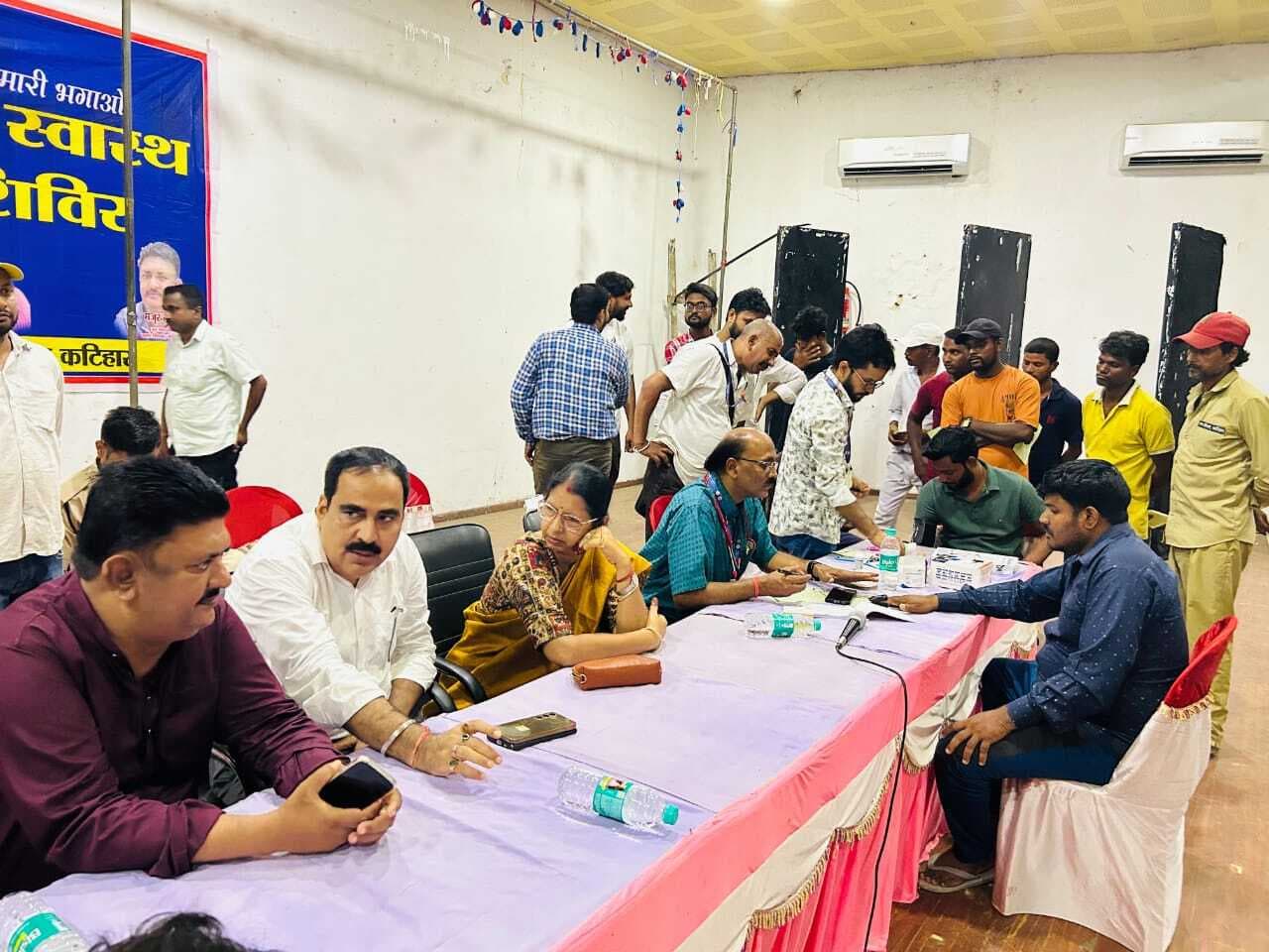 निगम के सफाईकर्मियों की शिविर में हुई स्वास्थ्य जांच