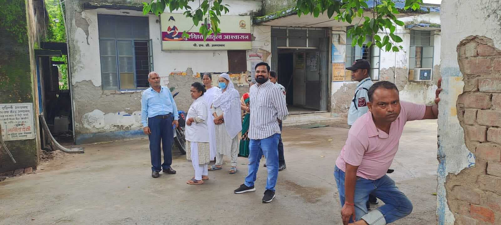 चिकित्सक से मारपीट के विरोध में इमरजेंसी व ओपीडी बंद