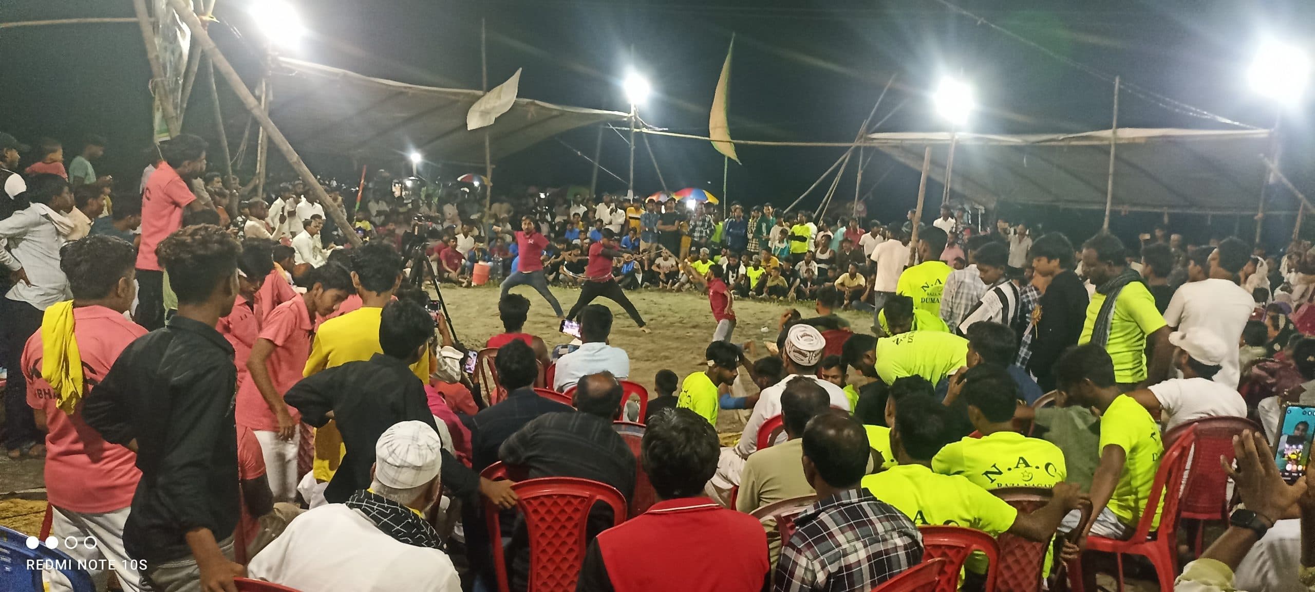 Dhanbad News : महुदा बस्ती में लाठी खेल मुकाबला