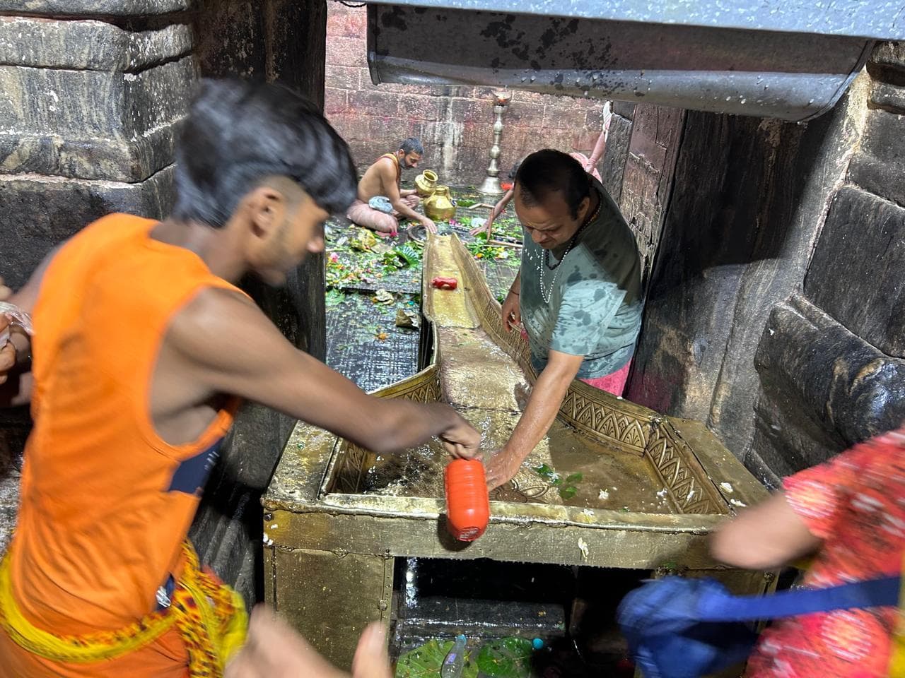 तीसरी सोमवारी : बाबाधाम का कण-कण भक्ति में लीन, देर शाम तक ढाई लाख भक्तों ने चढ़ाया जल