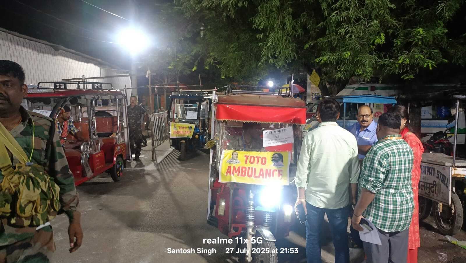 Deoghar news : टोटो एंबुलेंस ने बीमार व चोटिल 46 कांवरियों को पहुंचाया अस्पताल