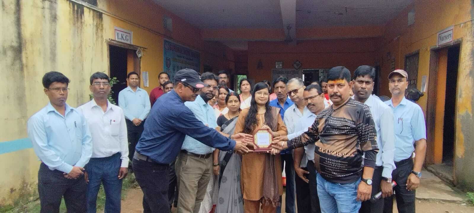 डिप्टी कलेक्टर बनीं नेहा कुमारी को सम्मानित किया गया