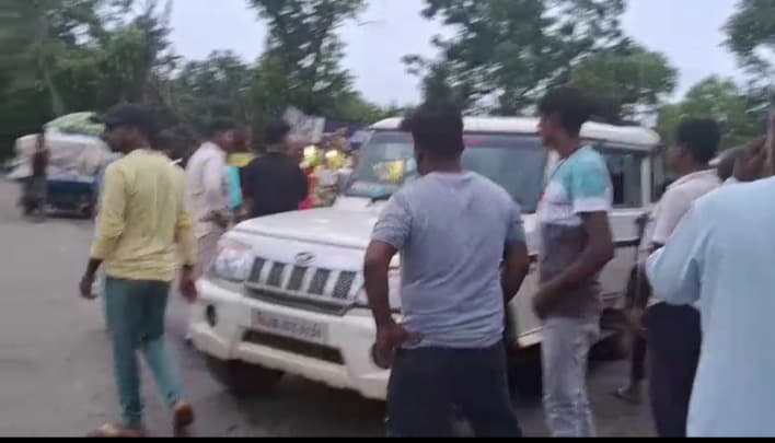 टोटो और बाइक में आमने-सामने की टक्कर, दो घायल