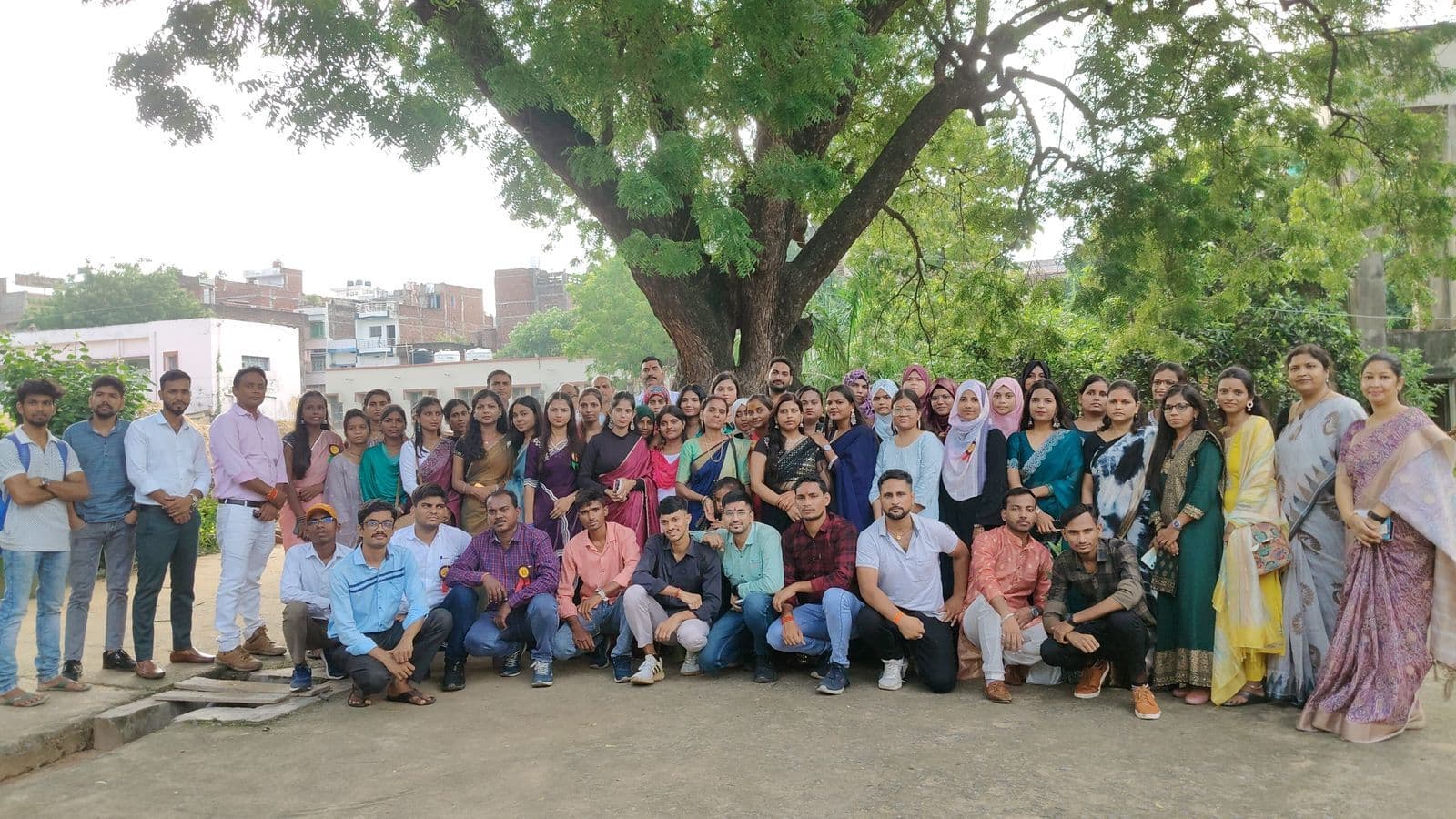 फेयरवेल में प्रशिक्षुओं को दिये पौधे