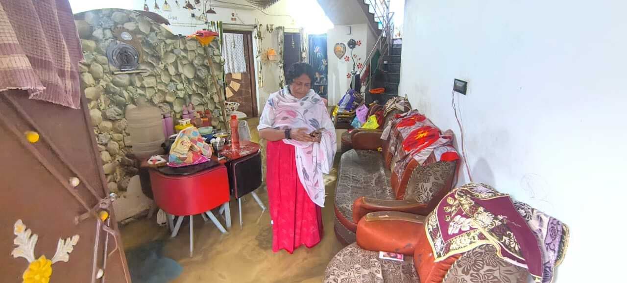 भारी बारिश से जन जीवन अस्त-व्यस्त, घरों में घुसा पानी