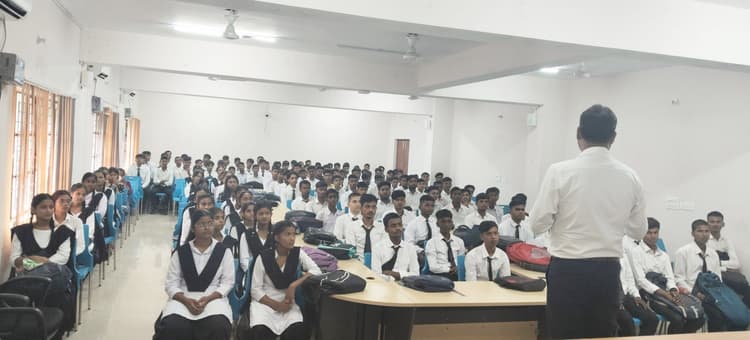 राजकीय पॉलिटेक्निक खगड़िया में उन्मुखीकरण कार्यक्रम का हुआ आयोजन