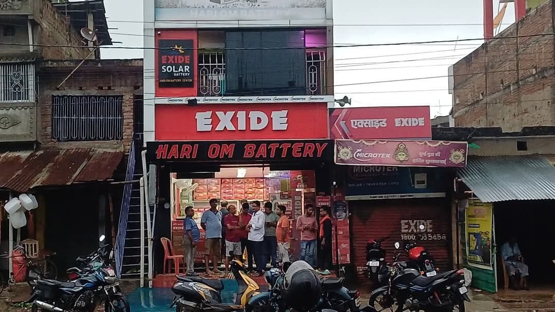 बैट्री व्यवसायी की पत्नी की सड़क दुर्घटना में मौत