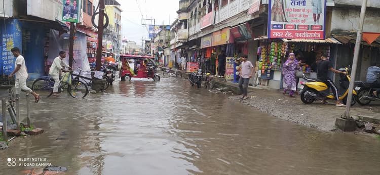 बारिश ने खोली जल निकासी व्यवस्था की पोल