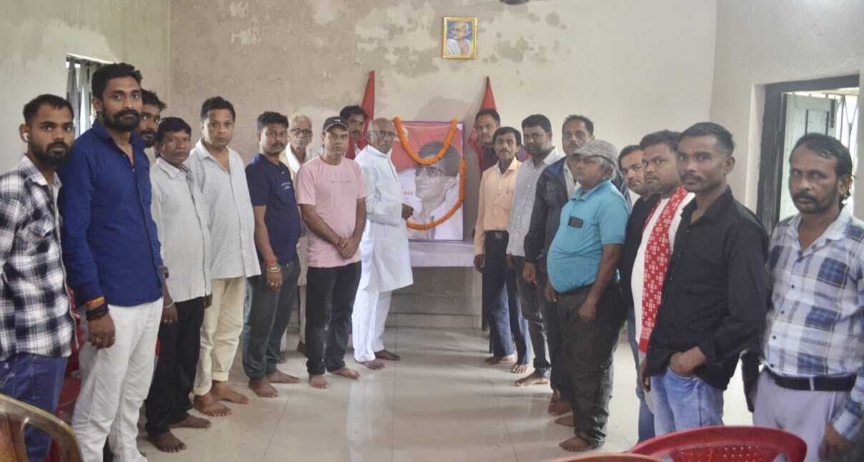 Dhanbad News : फासीवाद के खिलाफ क्रांतिकारी पहल की जरूरत : आनंद महतो