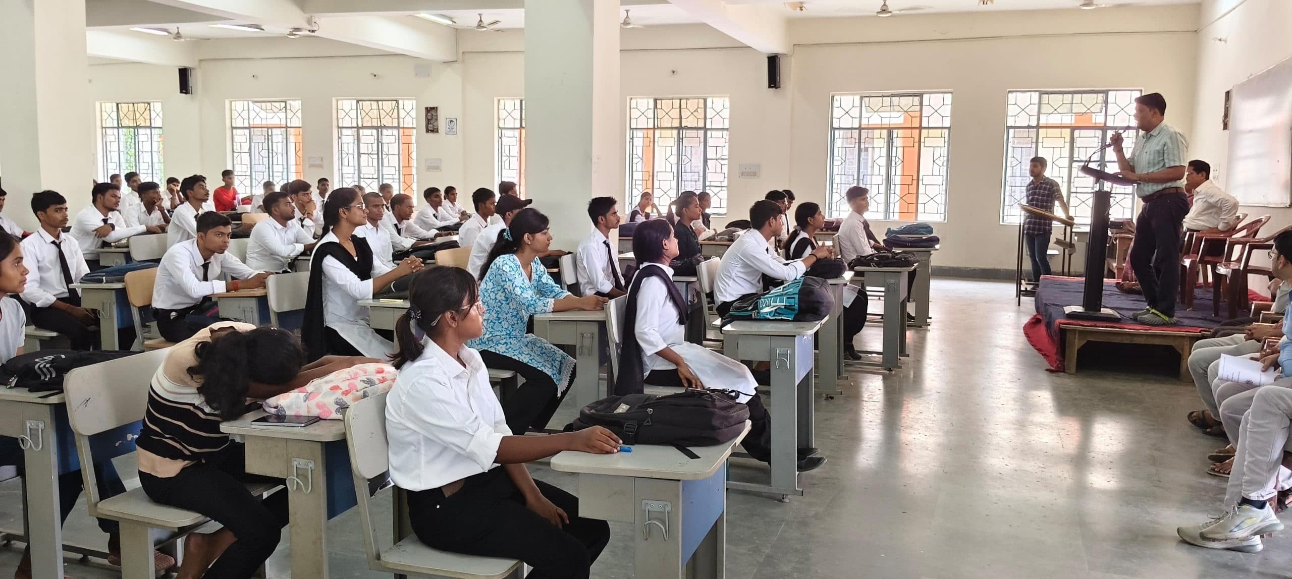 पॉलिटेक्निक कॉलेज की विशेषताओं से नवप्रवेशित छात्र-छात्राओं को कराया गया अवगत