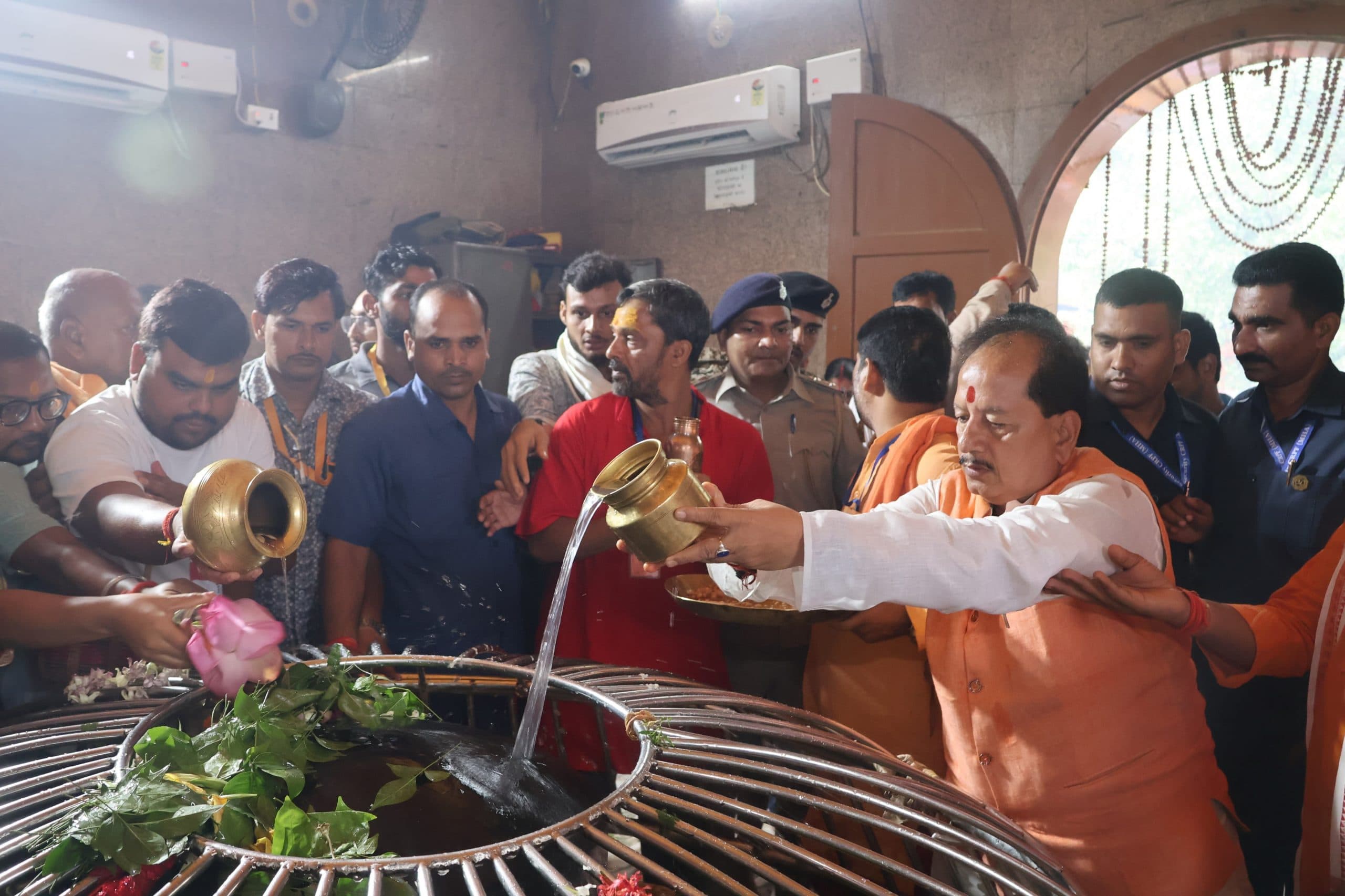 तीसरे सोमवारी पर अशोक धाम में दो लाख से अधिक श्रद्धालुओं ने किया जलाभिषेक