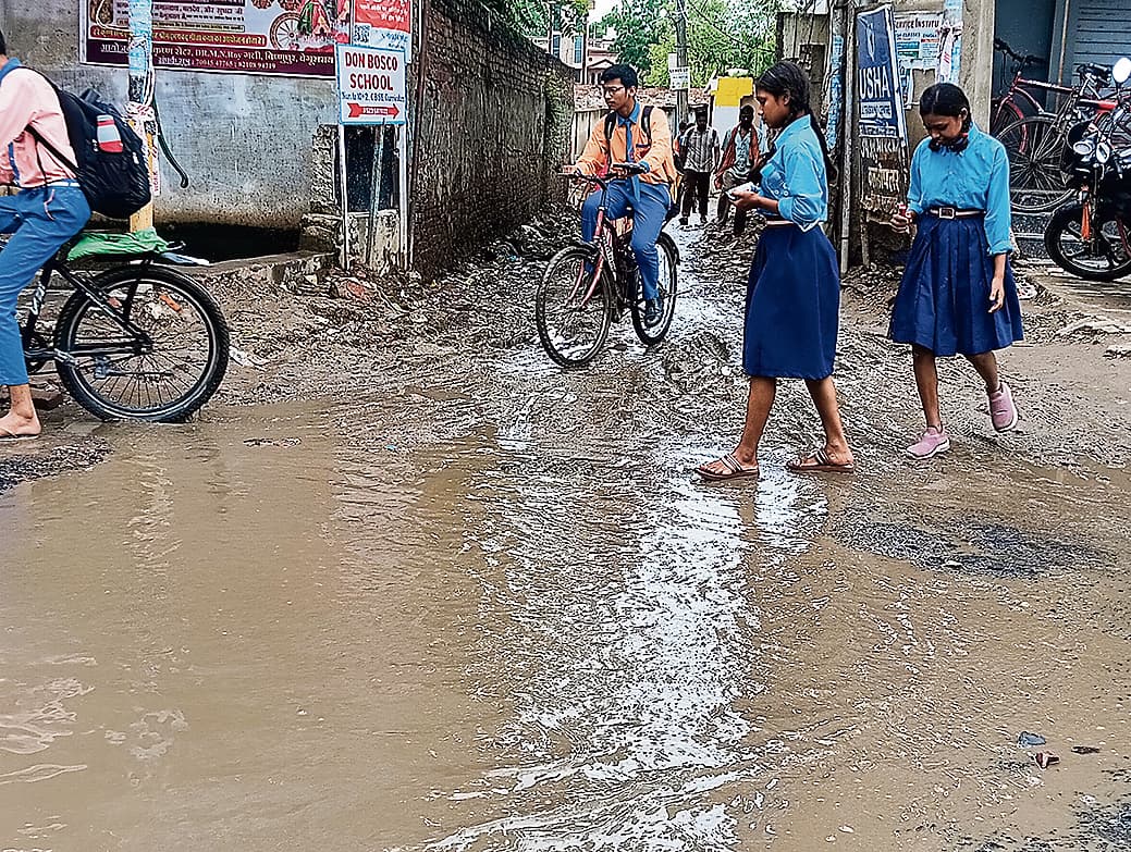 Begusarai News : बारिश से शहर में जलजमाव, धान रोपनी में तेजी