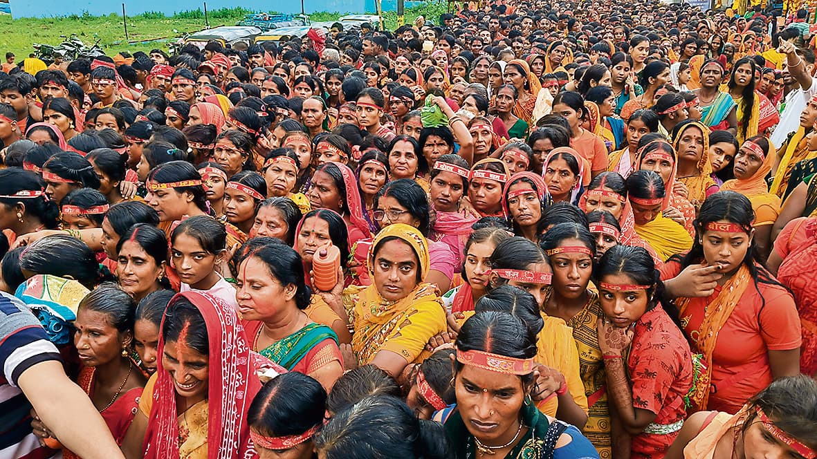 Begusarai News : हरिगिरिधाम में दो लाख भक्तों ने किया जलाभिषेक