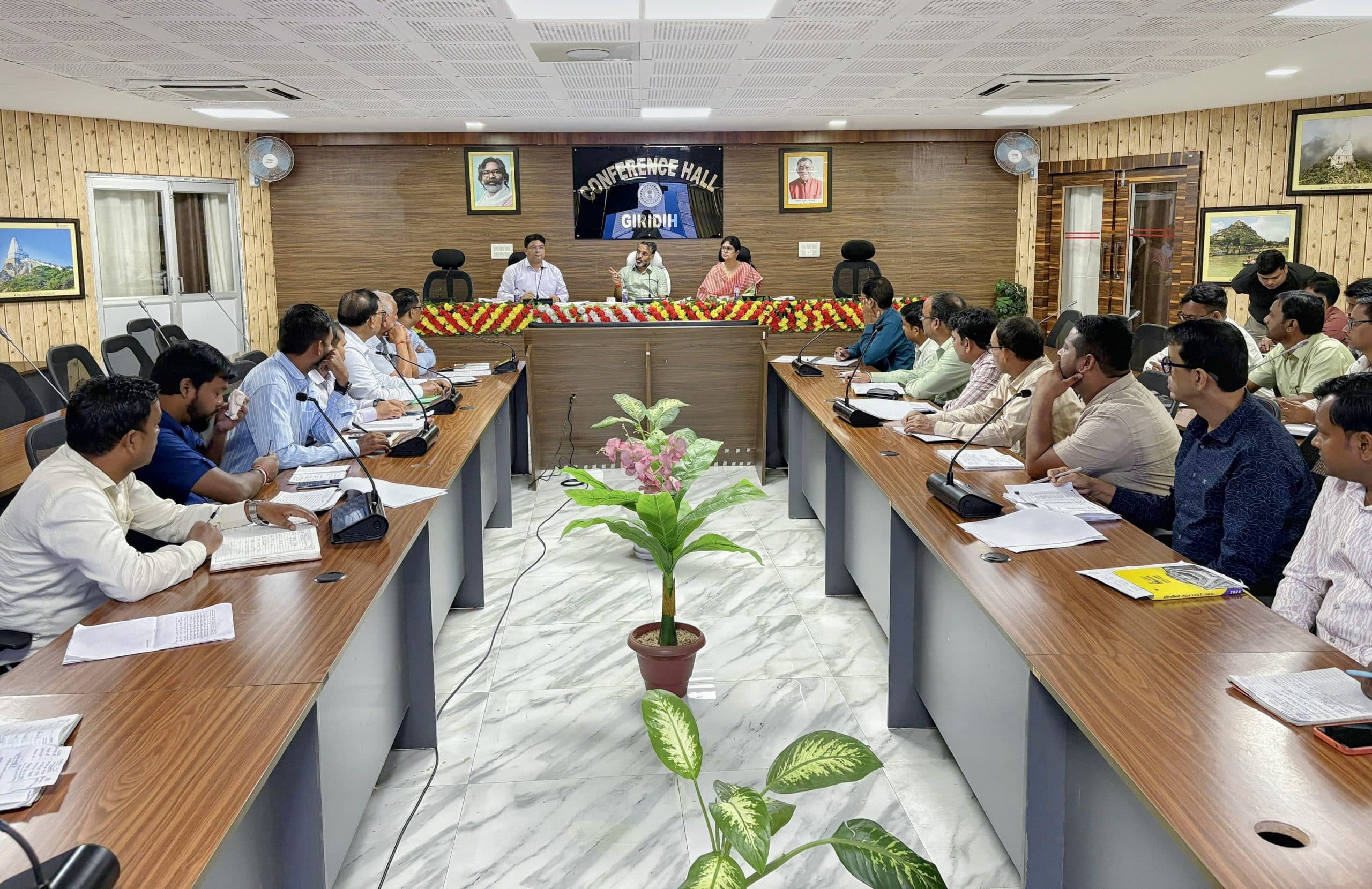 Giridih News :आपूर्ति विभाग के अधिकारियों को लगी फटकार, एसएफसी के एजीएम होंगे निलंबित