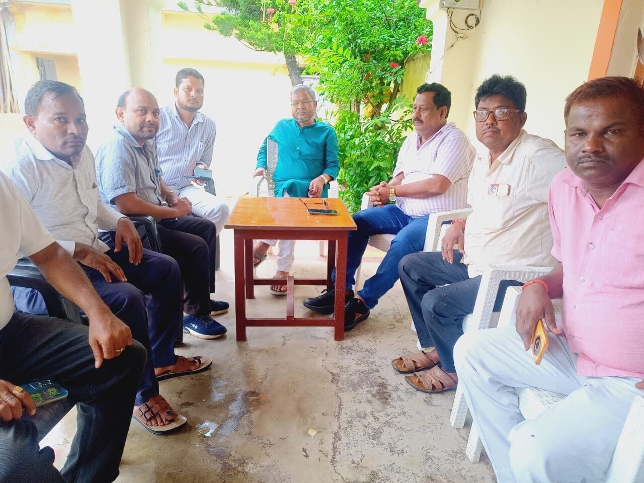 Giridih News :बाबूलाल मरांडी ने ग्रामीणों से की विकास के मुद्दों पर चर्चा