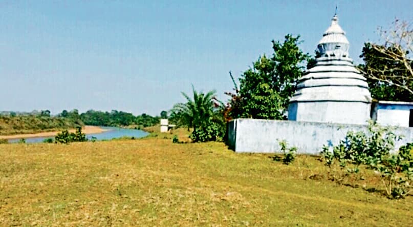 Chaibasa News : आस्था का केंद्र है जैंतगढ़ का नीलकंठ शिव मंदिर