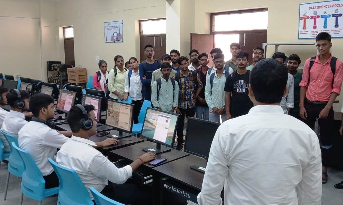 नए इंजीनियरिंग छात्रों के लिए इंडक्शन मीट