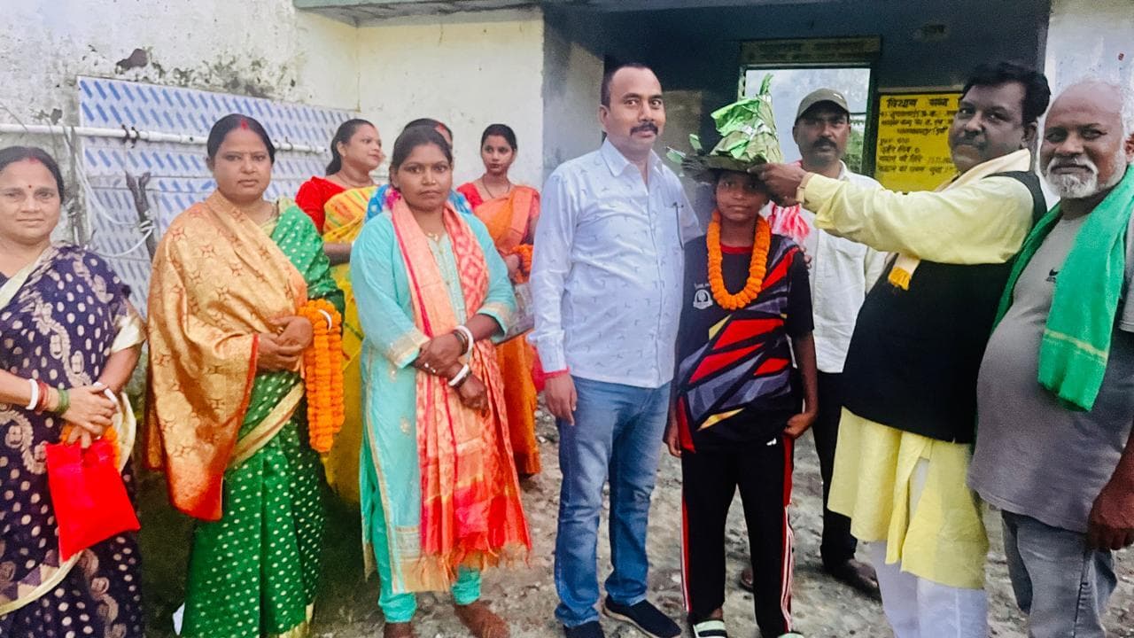 Jamshedpur News : खो-खो में बेहतरीन प्रदर्शन करने वाली उर्मिला सम्मानित