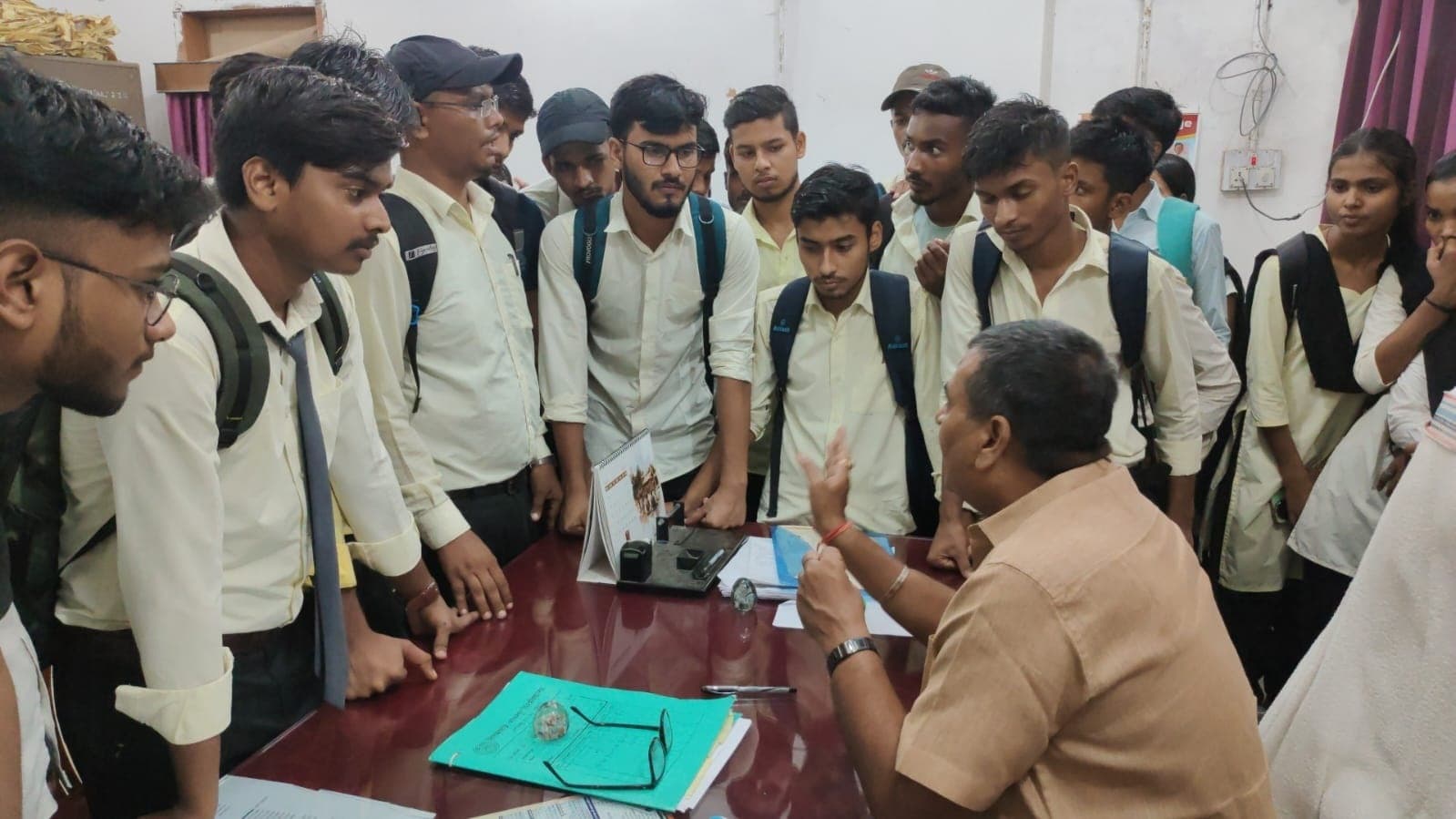 TMBU News: परीक्षा नियंत्रक से एनईपी हटा कर सेमेस्टर टू में परीक्षा फॉर्म भरने देने की मांग