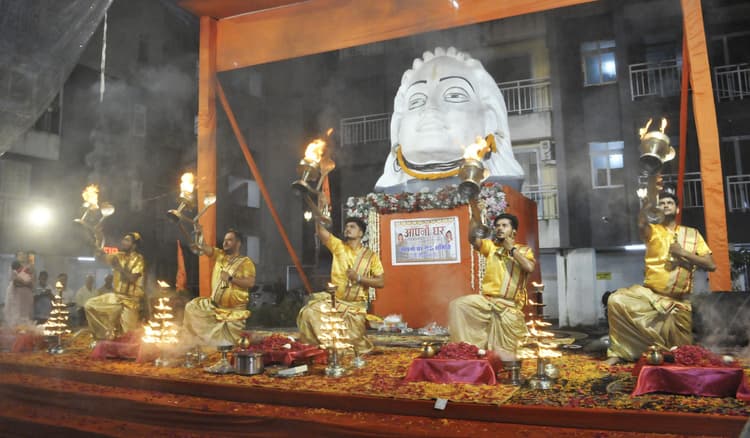 Dhanbad News: आपणों घर परिसर में हुई गंगा आरती