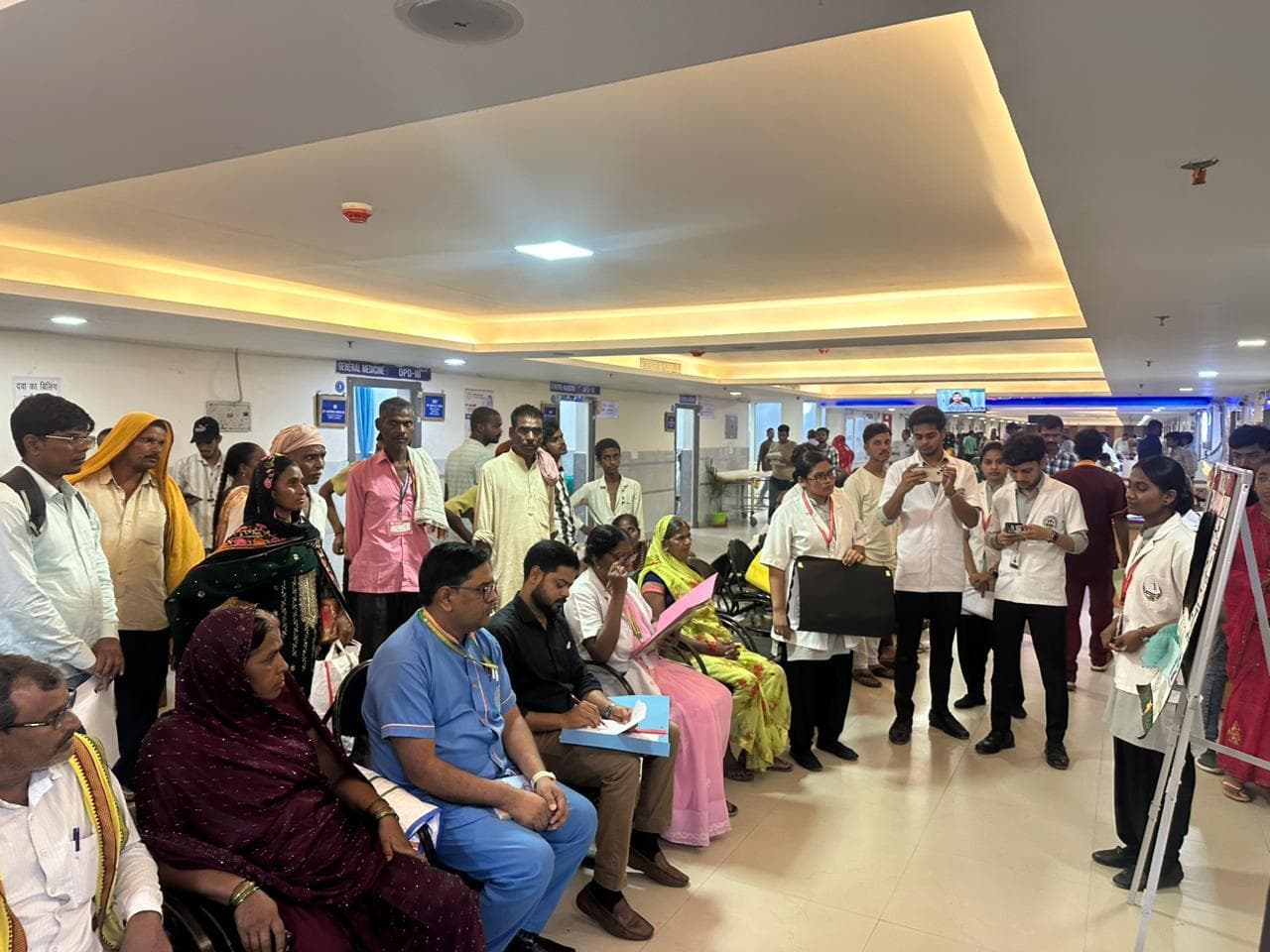 पोस्टर प्रदर्शनी में सुकन्या, वाद-विवाद में आजाद ने मारी बाजी