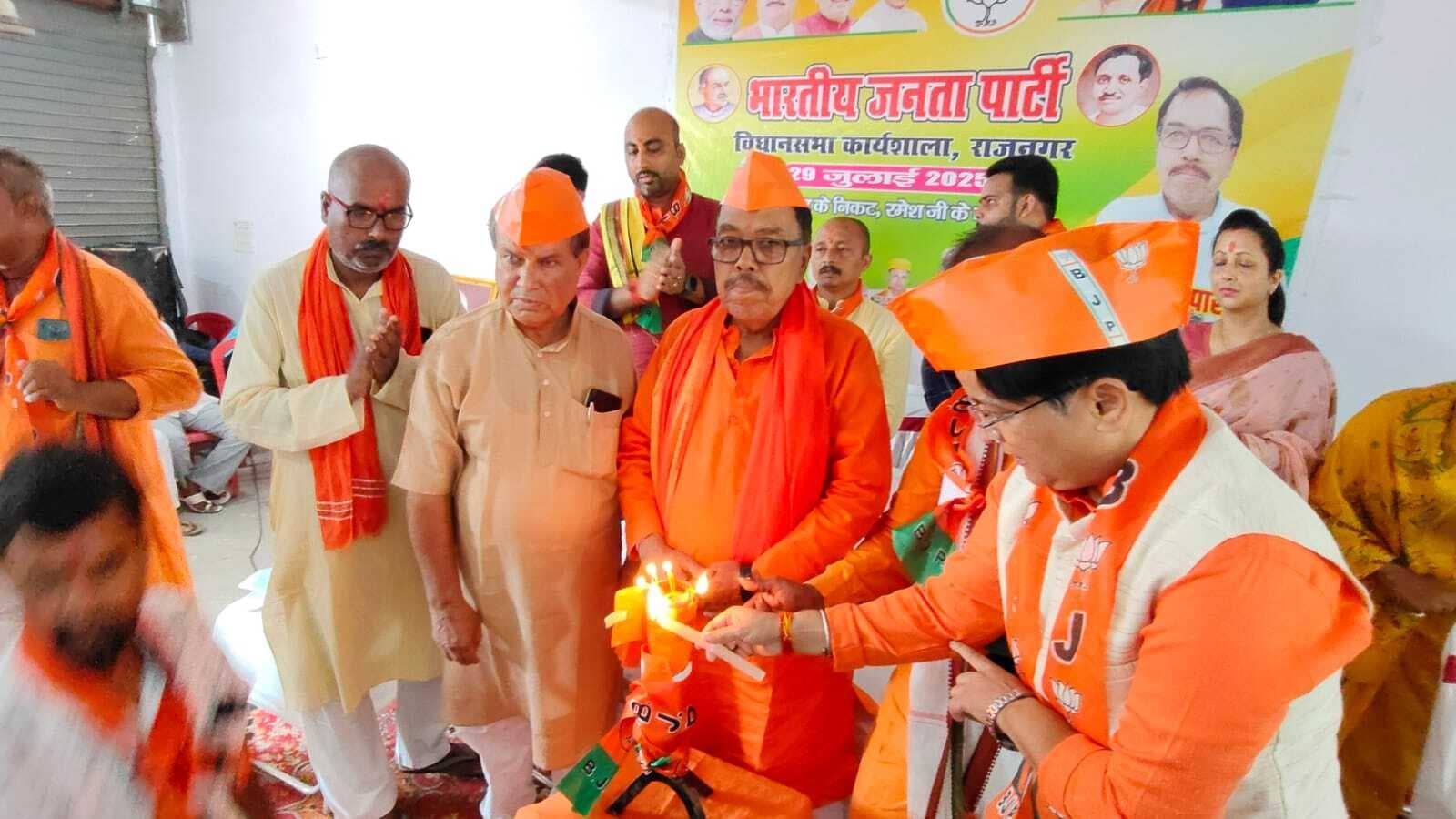 Madhubani : संचालित योजनाओं को जनजन तक पहुंचाने पर चर्चा