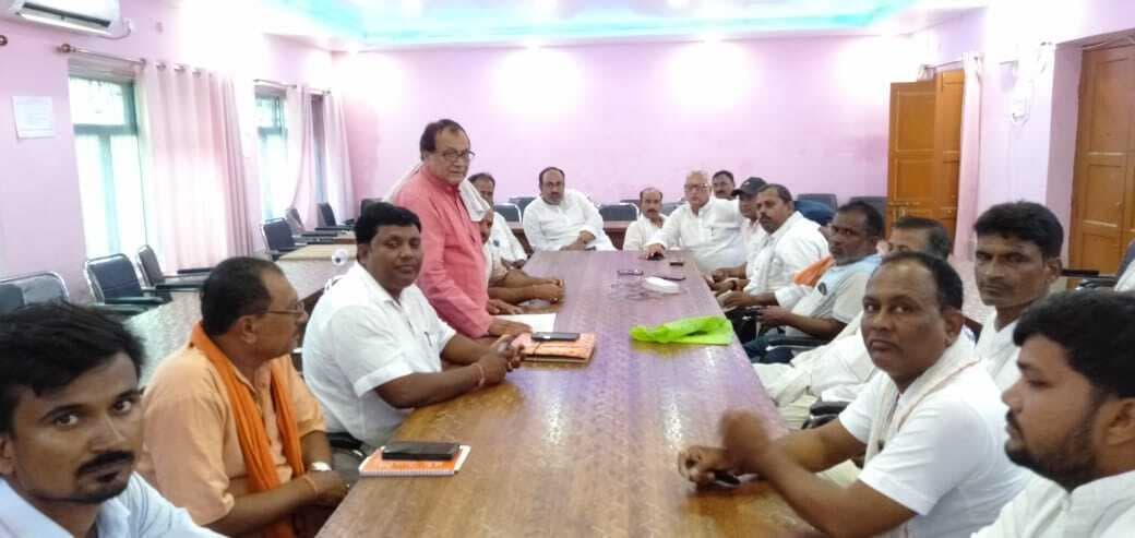 Madhubani : पानी बिजली की समस्या को लेकर मुखिया संघ ने की बैठक