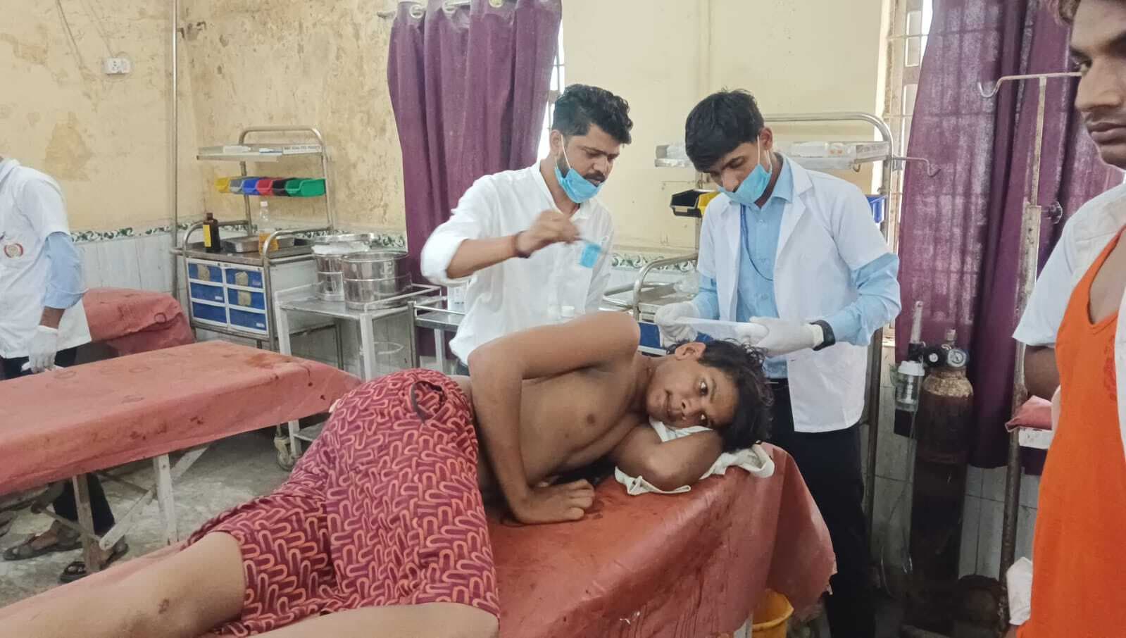 कुचायकोट में आपसी रंजिश में दो भाइयों को मारा चाकू, हालत गंभीर