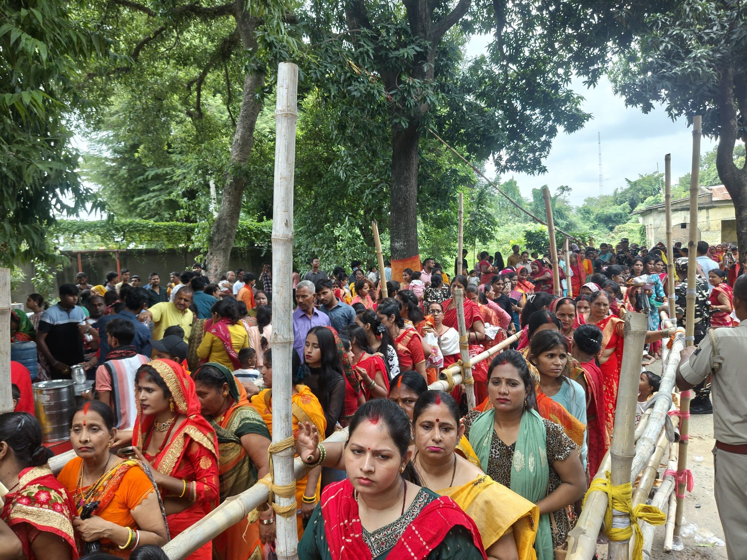 Motihari: नागपंचमी के अवसर पर राजदंडी मंदिर में लगा मेला