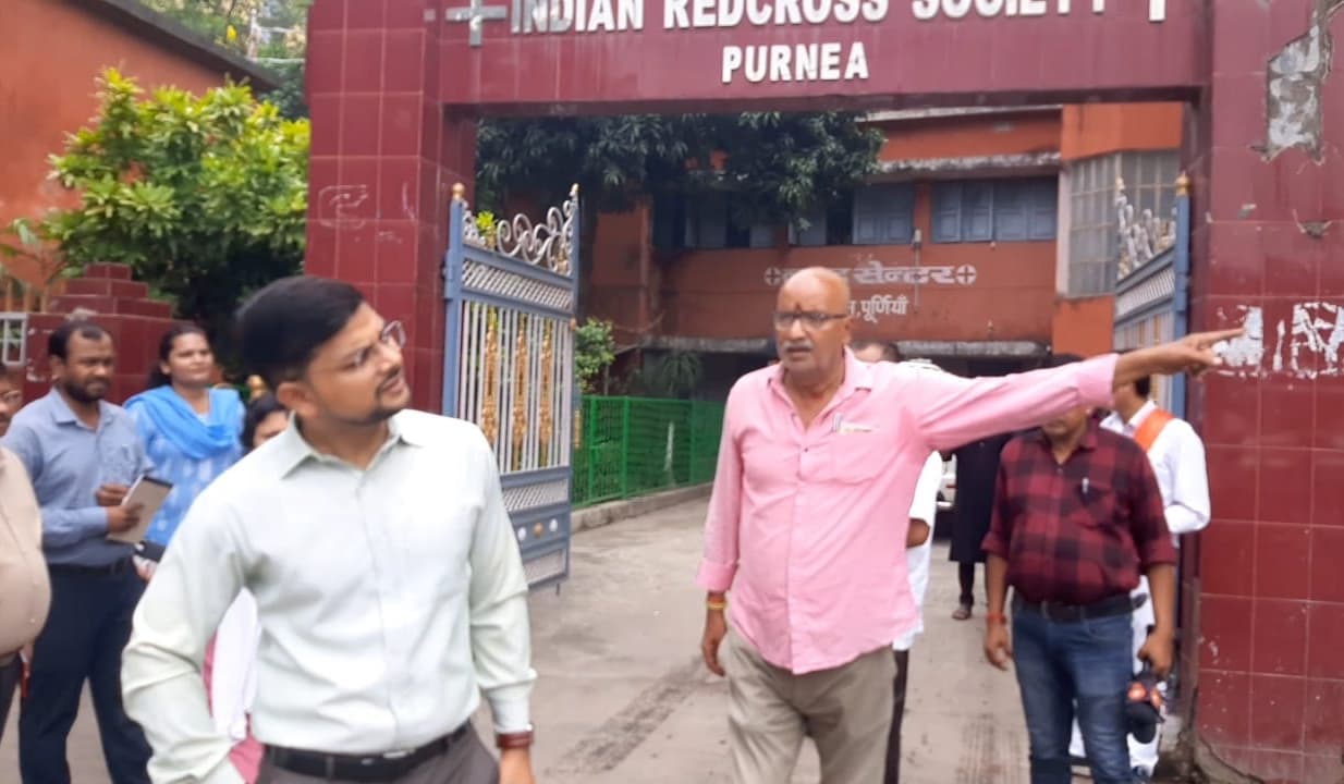 चार दशक से बदहाल रेडक्रॉस भवन के जल्द बहुररेंगे दिन