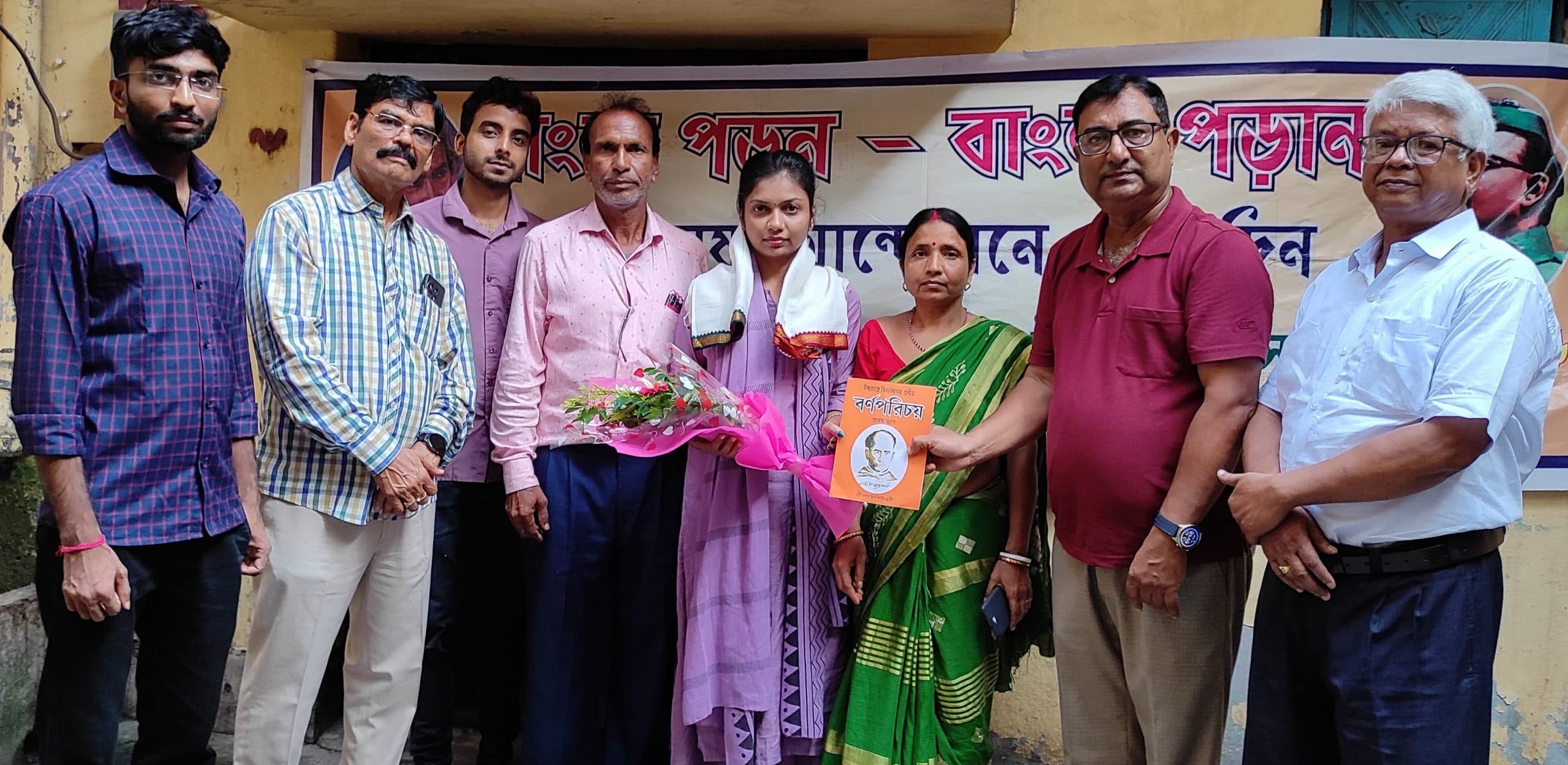 Dhanbad News : विभिन्न संगठनों ने पूजा को किया सम्मानित