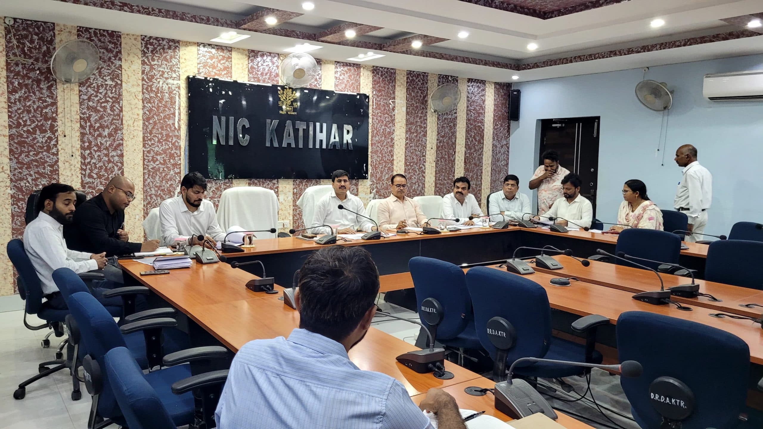 स्थलीय जांच के बाद ही प्रमाण पत्र निर्गत करें अधिकारी: डीएम