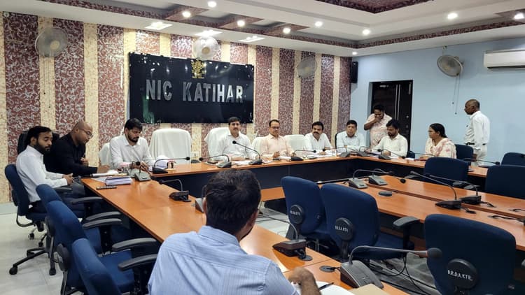 स्थलीय जांच के बाद ही प्रमाण पत्र निर्गत करें अधिकारी: डीएम