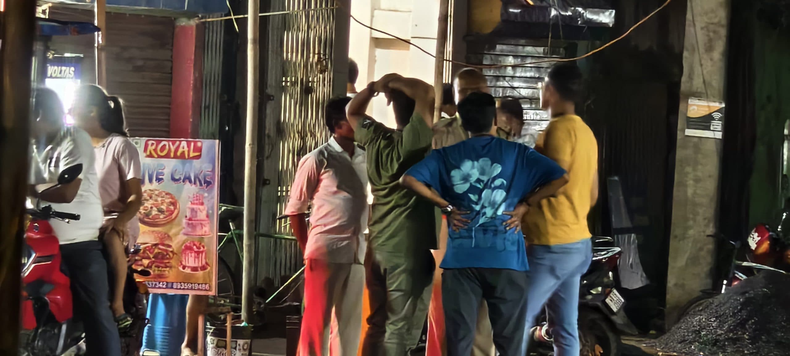 यूपी पुलिस ने हिरणपुर बाजार में की छापेमारी, डर से कई ज्वेलरी दुकानें रही बंद