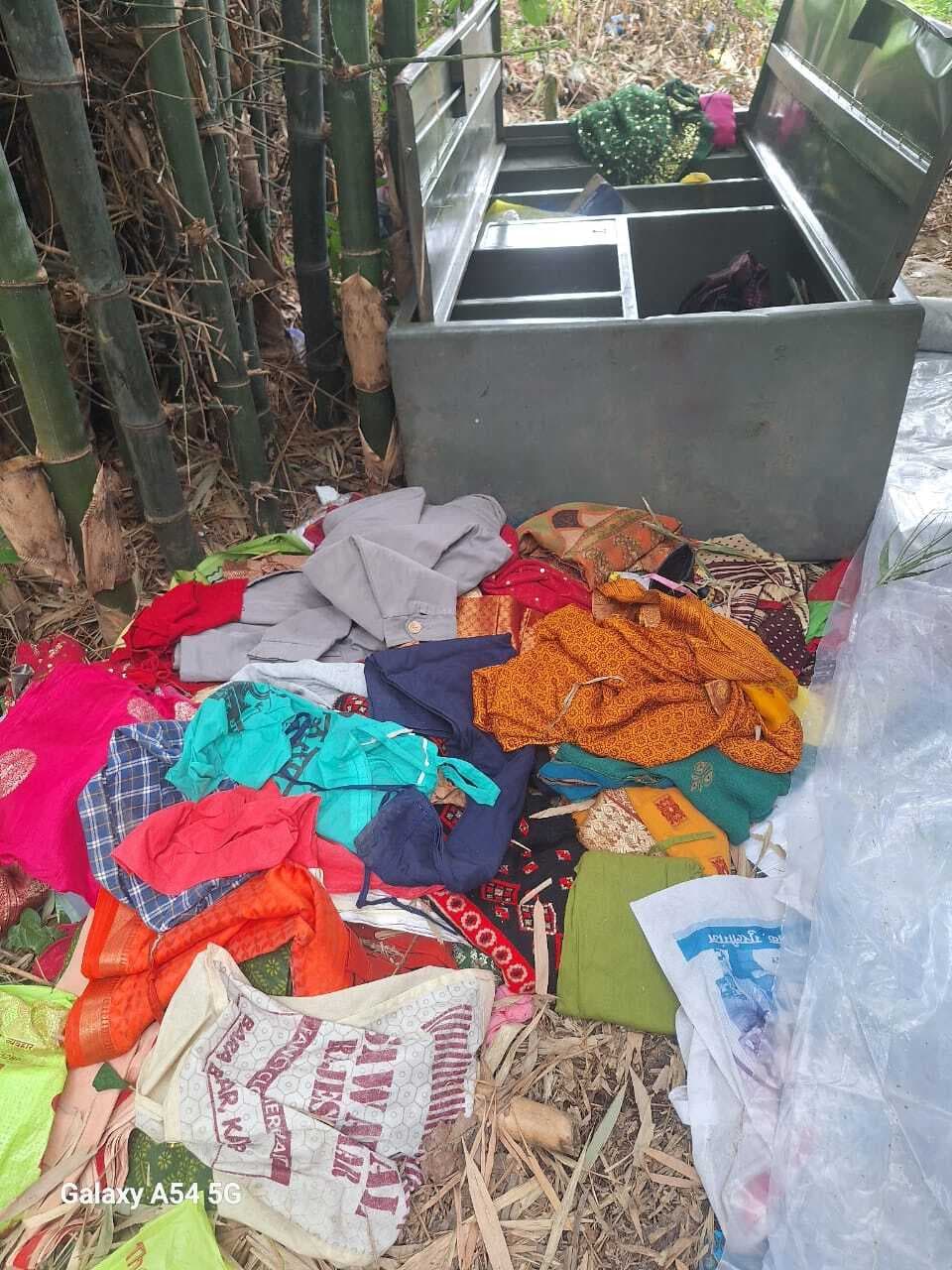 नीरपुर में घर का ताला तोड़ छह लाख की चोरी