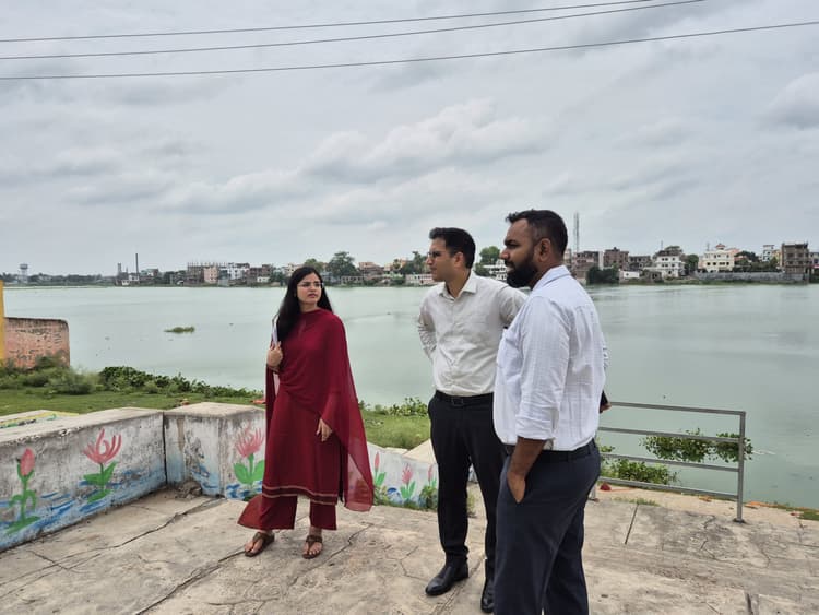 Motihari: शहर के विकास कार्यों का डीएम ने लिया जायजा